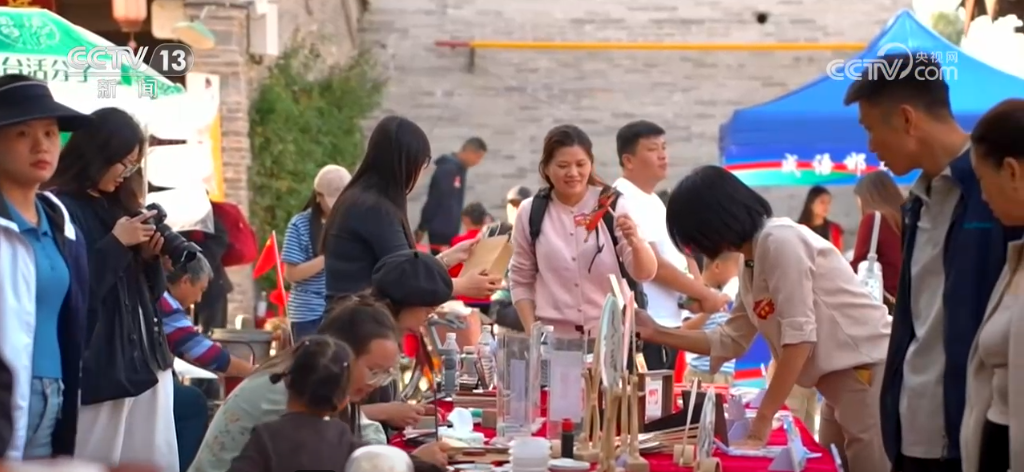 从前10个月网上零售额看消费市场活力十足 “电商+产业带”打造消费新引擎(图2)