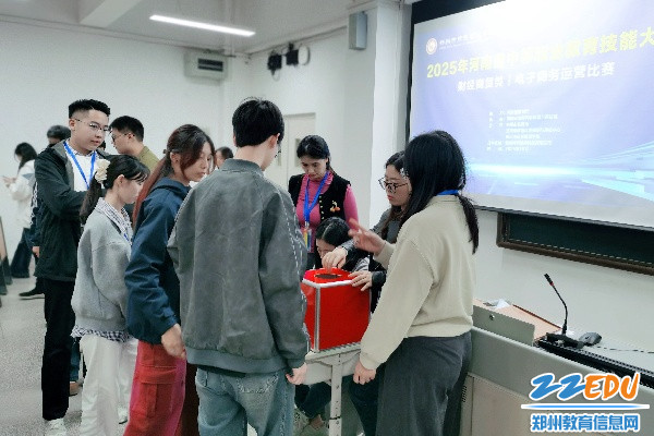 2025年河南省中等职业教育技能大赛财经商贸类(电子商务运营比赛)顺利举办(图2) 2025年河南省中等职业教育技能大赛财经商贸类(电子商务运营比赛)顺利举办(图2)